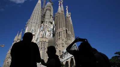 EVERYTHING YOU NEED TO KNOW ABOUT THE SAGRADA FAMILIA - Travel In Our Eyes